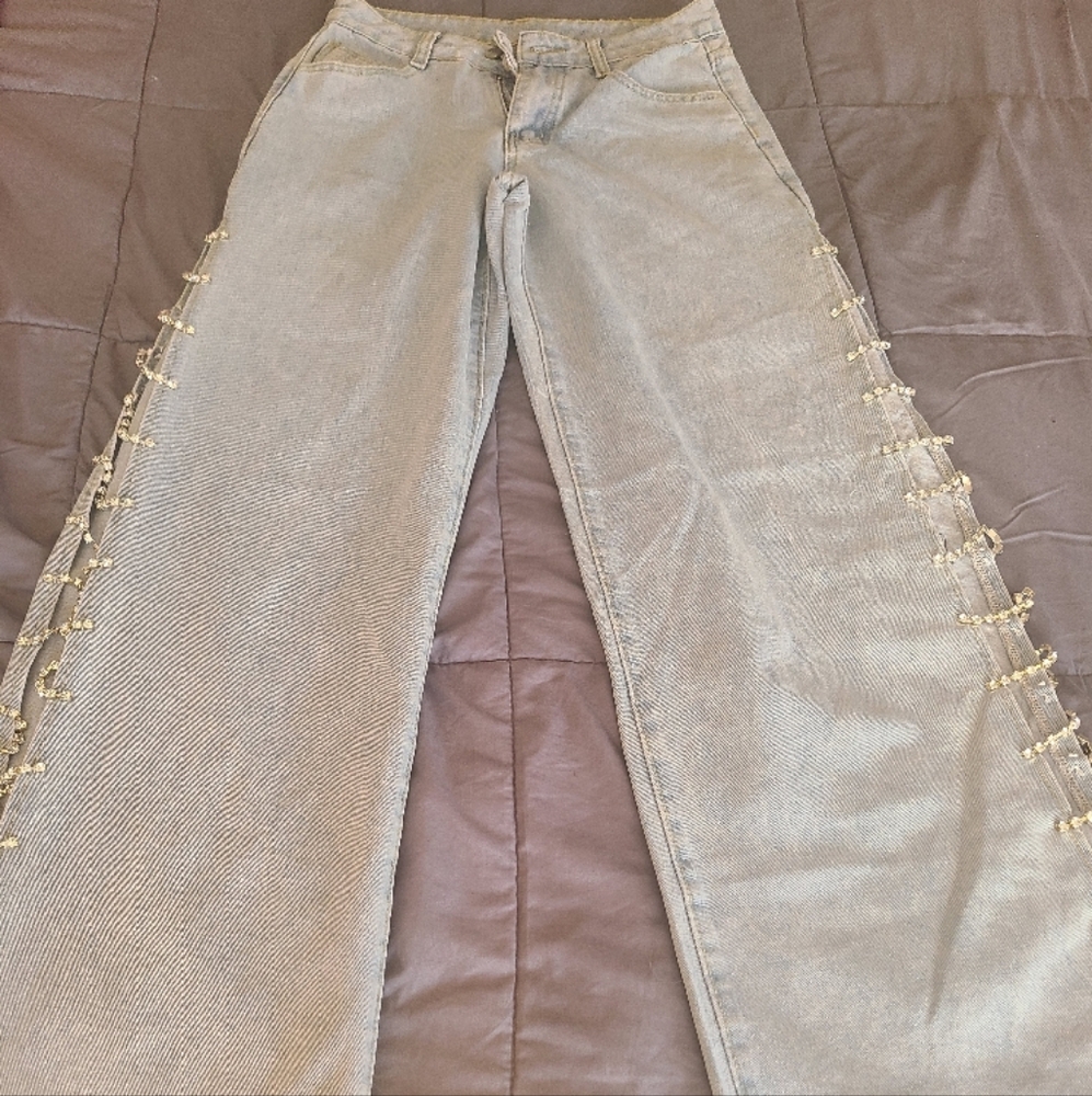 Stylish Women Light Wash Jeans with Side Detailing Size small